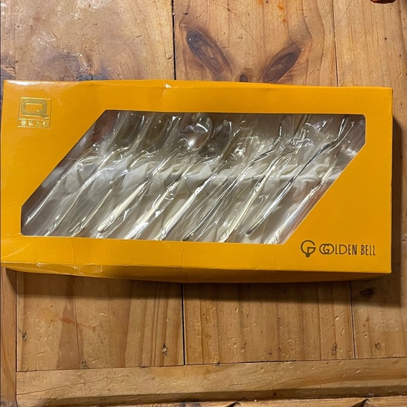 Premium Silver Flatware Set - Picture 5 of 9